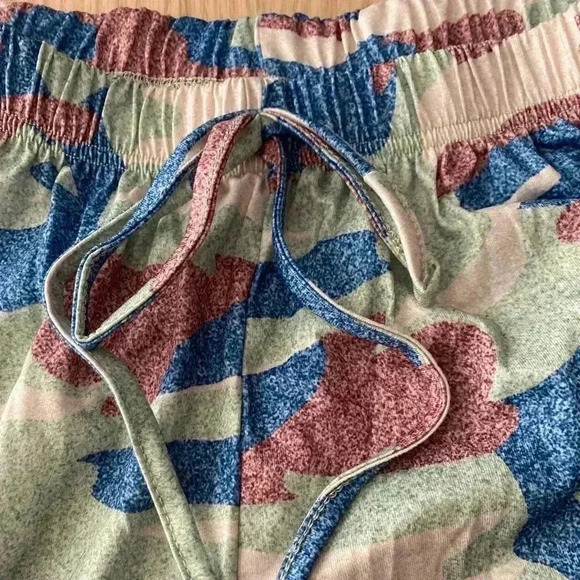 🆕Crop Top And Drawstring Shorts Camo Print Set M🆕 - Picture 5 of 9